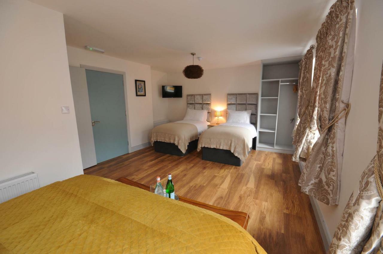 Lodge At The Old Barracks Athenry Esterno foto